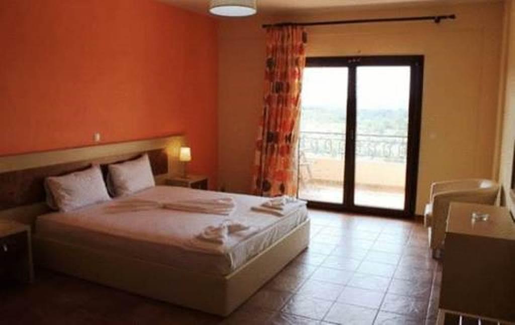 פוטוס Moonbeam Hotel מראה חיצוני תמונה