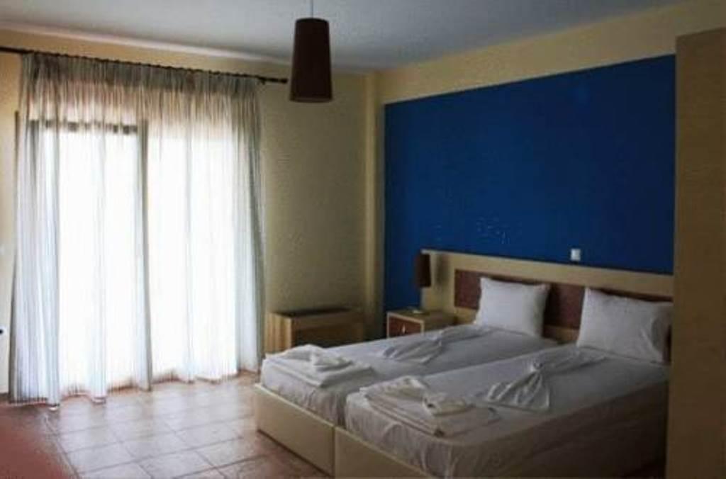 פוטוס Moonbeam Hotel מראה חיצוני תמונה