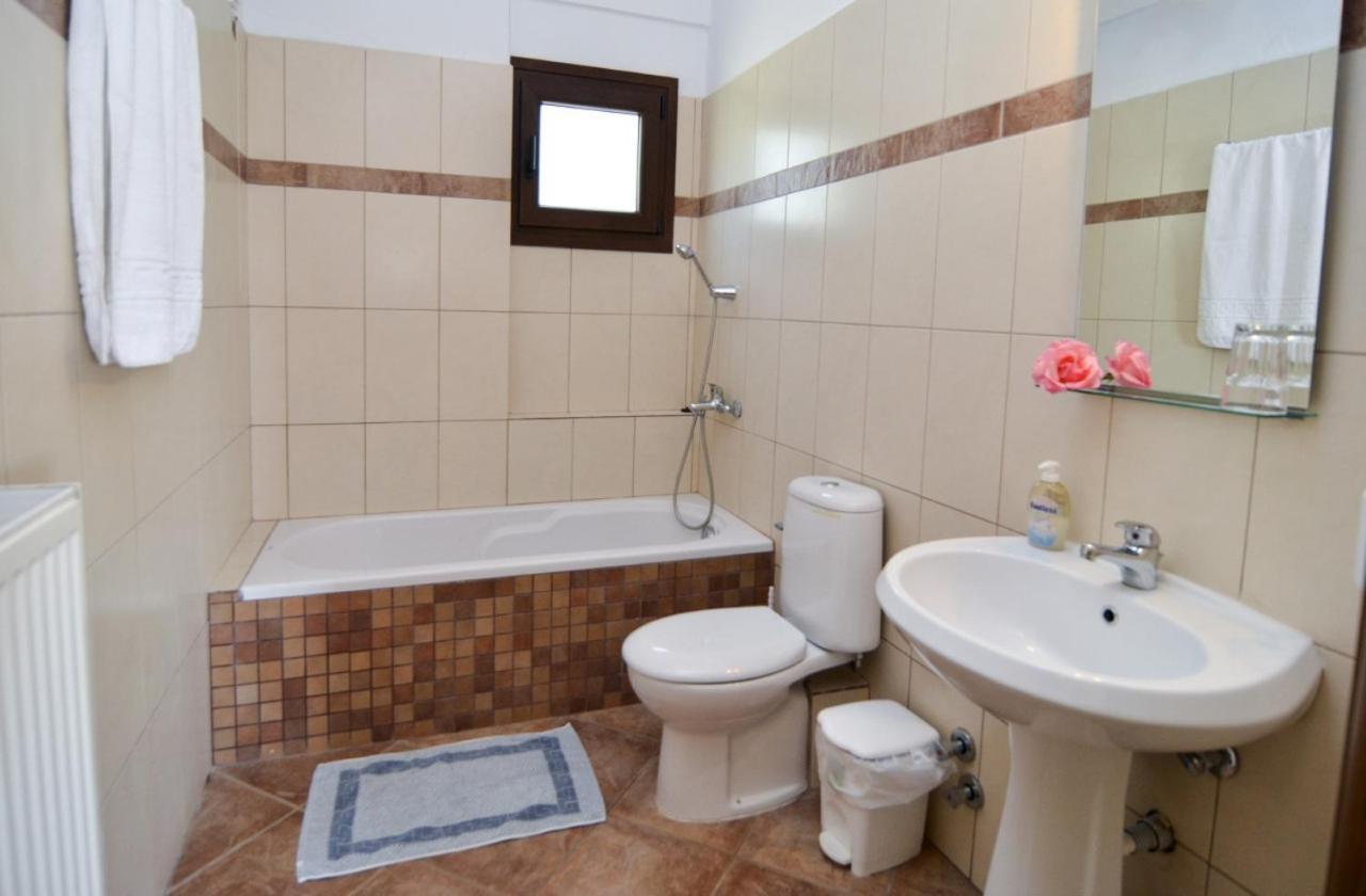 פוטוס Moonbeam Hotel מראה חיצוני תמונה