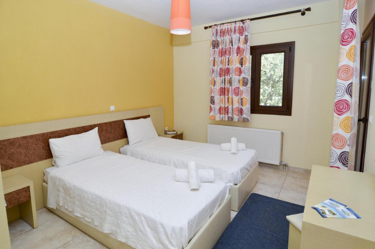 פוטוס Moonbeam Hotel מראה חיצוני תמונה