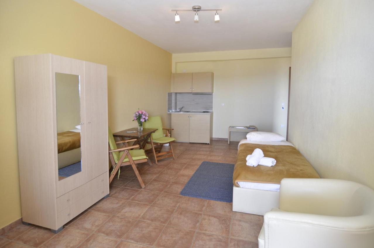 פוטוס Moonbeam Hotel מראה חיצוני תמונה