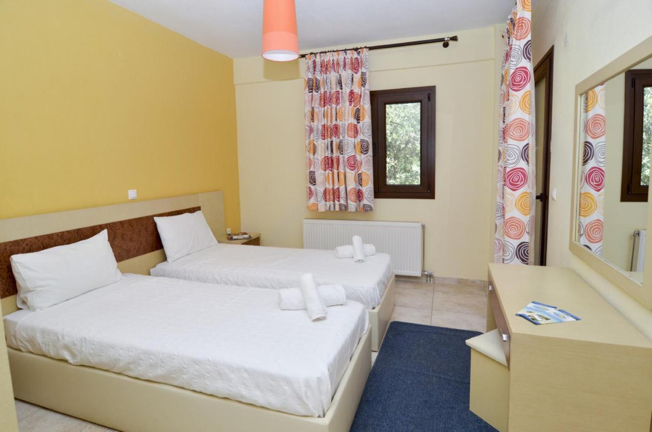 פוטוס Moonbeam Hotel מראה חיצוני תמונה
