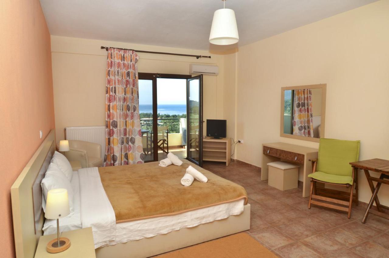 פוטוס Moonbeam Hotel מראה חיצוני תמונה